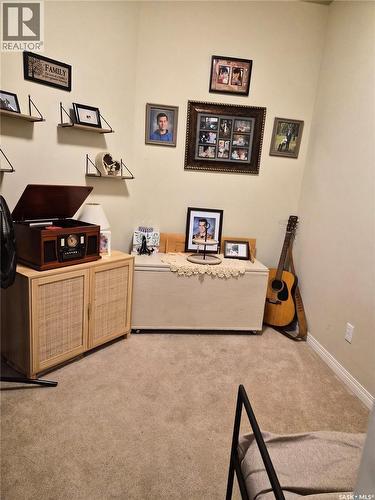 108 110 Armistice Way, Saskatoon, SK - Indoor