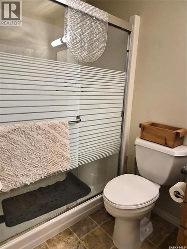 108 110 Armistice Way, Saskatoon, SK - Indoor Photo Showing Bathroom