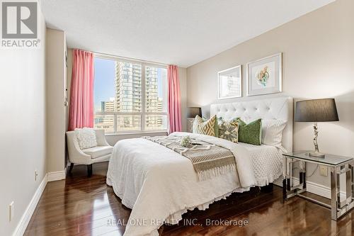 1503 - 238 Doris Avenue, Toronto, ON - Indoor Photo Showing Bedroom
