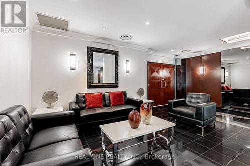 1503 - 238 Doris Avenue, Toronto, ON - Indoor Photo Showing Living Room