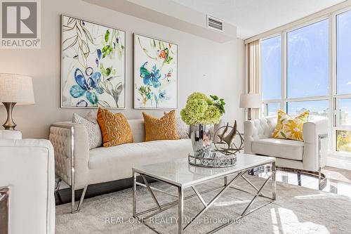 1503 - 238 Doris Avenue, Toronto, ON - Indoor Photo Showing Living Room