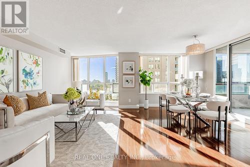 1503 - 238 Doris Avenue, Toronto, ON - Indoor Photo Showing Living Room