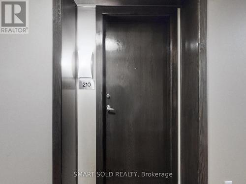 210 - 75 Norman Bethune Avenue, Richmond Hill, ON - Indoor Photo Showing Other Room