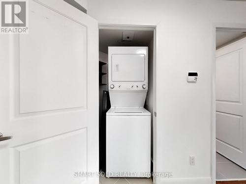 210 - 75 Norman Bethune Avenue, Richmond Hill, ON - Indoor Photo Showing Laundry Room