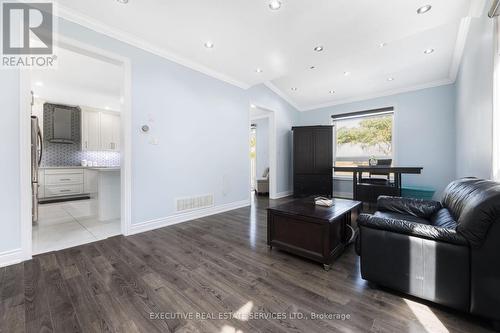 43 Susan Avenue, Brampton, ON - Indoor Photo Showing Living Room