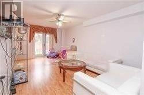 9 Salem Court, Brampton, ON - Indoor