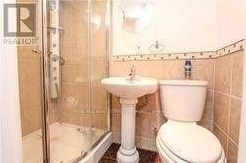 9 Salem Court, Brampton, ON - Indoor Photo Showing Bathroom