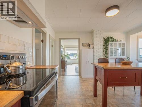 6937 Jasper Street, Powell River, BC - Indoor