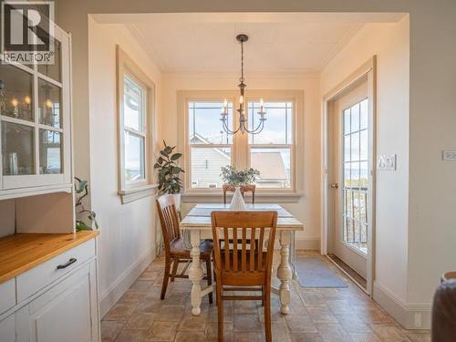 6937 Jasper Street, Powell River, BC - Indoor Photo Showing Dining Room