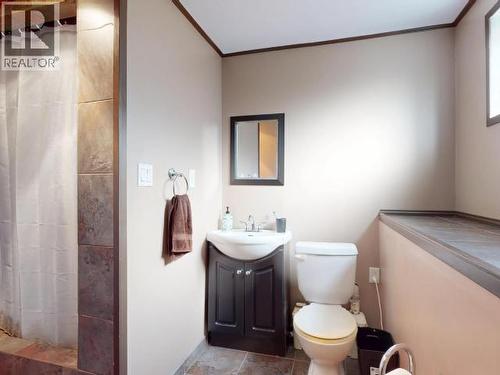 6937 Jasper Street, Powell River, BC - Indoor Photo Showing Bathroom