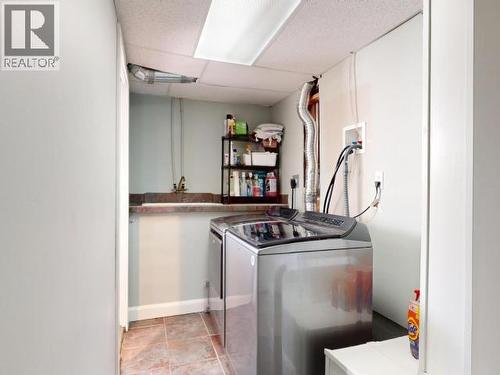 6937 Jasper Street, Powell River, BC - Indoor Photo Showing Laundry Room