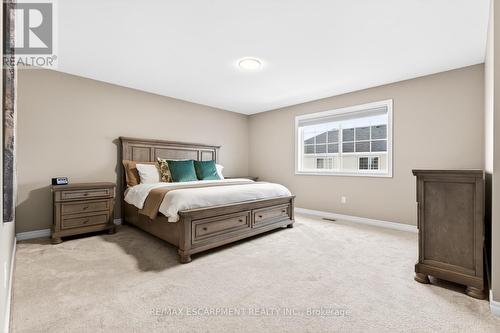 8 Bousfield Court, Hamilton, ON - Indoor Photo Showing Bedroom