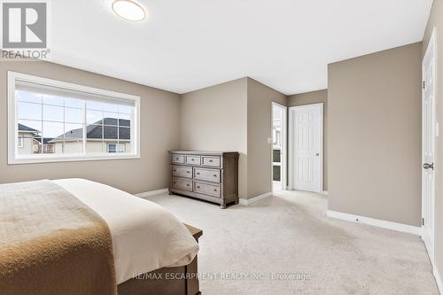 8 Bousfield Court, Hamilton, ON - Indoor Photo Showing Bedroom