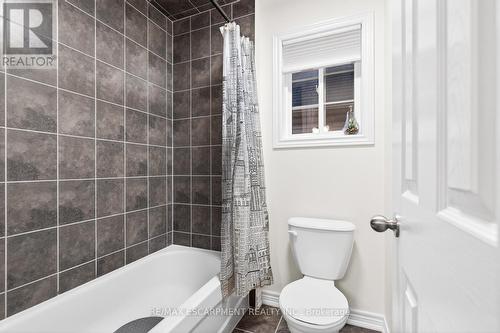 8 Bousfield Court, Hamilton, ON - Indoor Photo Showing Bathroom