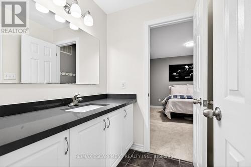 8 Bousfield Court, Hamilton, ON - Indoor Photo Showing Bathroom
