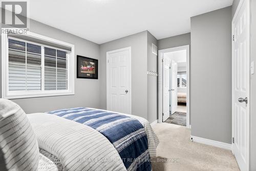 8 Bousfield Court, Hamilton, ON - Indoor Photo Showing Bedroom