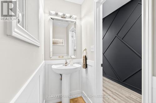 8 Bousfield Court, Hamilton, ON - Indoor Photo Showing Bathroom
