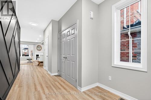 8 Bousfield Court, Hamilton, ON - Indoor Photo Showing Other Room