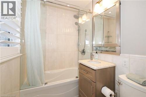 44 Garden Avenue, Kitchener, ON - Indoor Photo Showing Bathroom