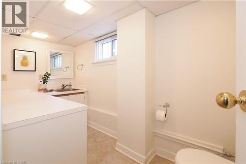 44 Garden Avenue, Kitchener, ON - Indoor Photo Showing Bathroom