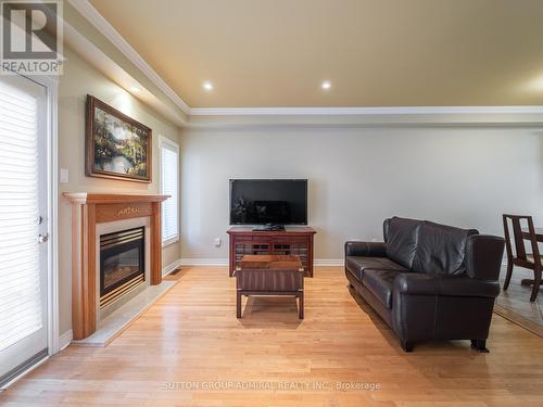26 - 255 Shaftsbury Avenue, Richmond Hill, ON - Indoor Photo Showing Living Room With Fireplace