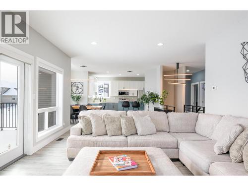 7603 Grayshell Road, Prince George, BC - Indoor Photo Showing Living Room