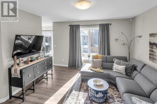 29 Brookside Lane, Tillsonburg, ON - Indoor Photo Showing Living Room