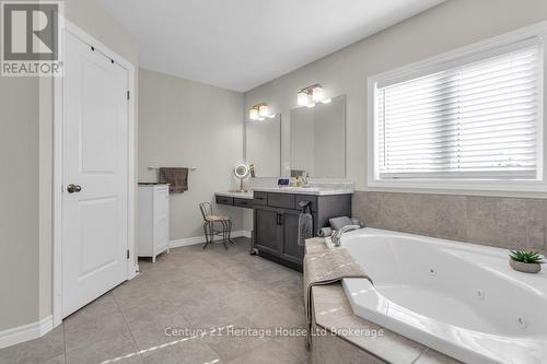 29 Brookside Lane, Tillsonburg, ON - Indoor Photo Showing Bathroom