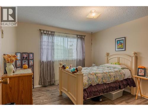 108 Colley Street, Warfield, BC - Indoor Photo Showing Bedroom