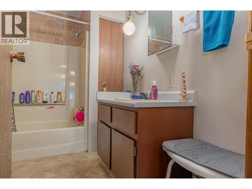 108 Colley Street, Warfield, BC - Indoor Photo Showing Bathroom