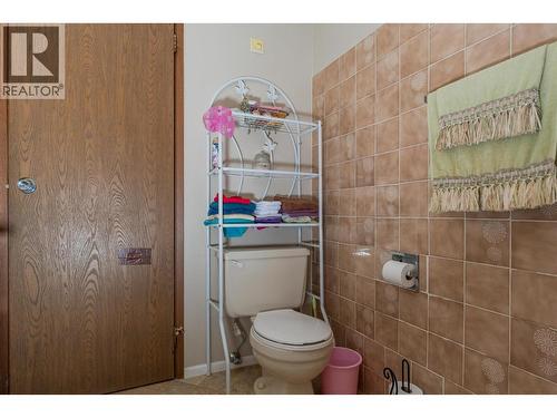 108 Colley Street, Warfield, BC - Indoor Photo Showing Bathroom