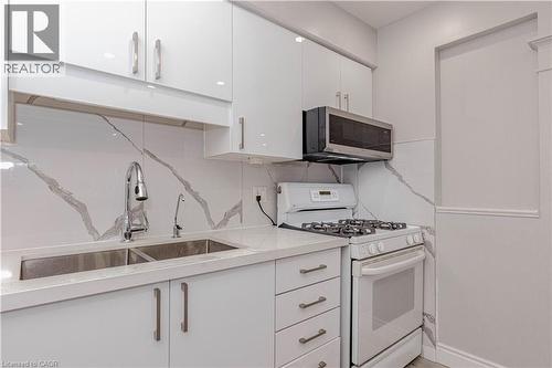 128 Karalee Crescent, Cambridge, ON - Indoor Photo Showing Kitchen With Double Sink