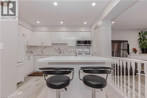 128 Karalee Crescent, Cambridge, ON - Indoor Photo Showing Kitchen
