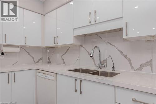 128 Karalee Crescent, Cambridge, ON - Indoor Photo Showing Kitchen With Double Sink