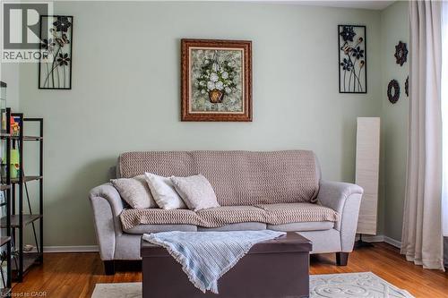 Living room featuring wood finished floors and baseboards - 48 Riverdale Drive Unit# 2, Hamilton, ON - Indoor Photo Showing Living Room
