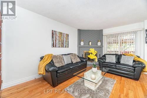 27 Woodsview Avenue, Toronto, ON - Indoor Photo Showing Living Room