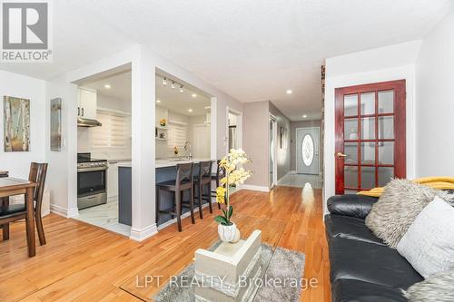27 Woodsview Avenue, Toronto, ON - Indoor