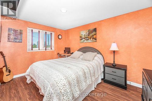 27 Woodsview Avenue, Toronto, ON - Indoor Photo Showing Bedroom