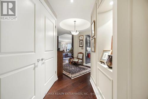 Foyer with Art Niche - 513 - 2855 Bloor Street W, Toronto, ON - Indoor Photo Showing Other Room