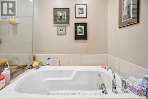 5-piece Ensuite with soaker tub - 513 - 2855 Bloor Street W, Toronto, ON - Indoor Photo Showing Bathroom