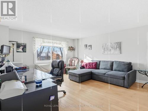 Second bedroomalso with its walk-in closet - 412 - 225 Alvin Road N, Ottawa, ON - Indoor Photo Showing Living Room