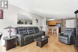 Extra wide living space - 