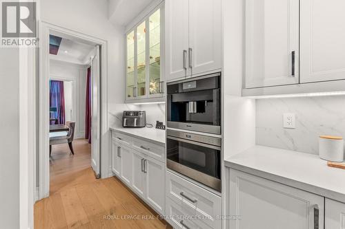 112 Mildenhall Road, Toronto, ON - Indoor Photo Showing Kitchen
