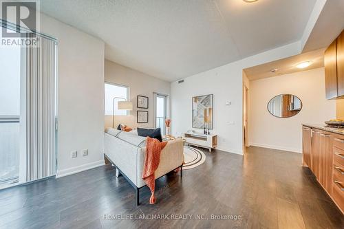 3112 - 5168 Yonge Street, Toronto, ON - Indoor Photo Showing Living Room