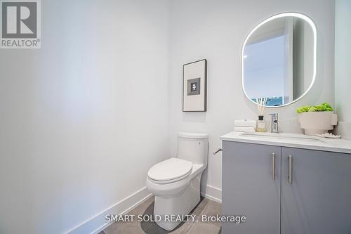 22 Chestnut Court, Aurora, ON - Indoor Photo Showing Bathroom