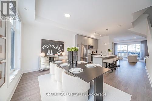22 Chestnut Court, Aurora, ON - Indoor Photo Showing Dining Room