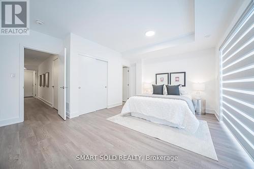 22 Chestnut Court, Aurora, ON - Indoor Photo Showing Bedroom
