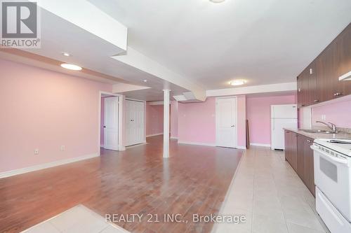 54 Tysonville Circle, Brampton, ON - Indoor Photo Showing Kitchen