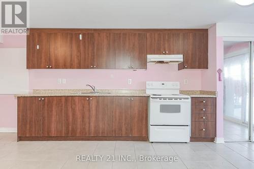 54 Tysonville Circle, Brampton, ON - Indoor Photo Showing Kitchen