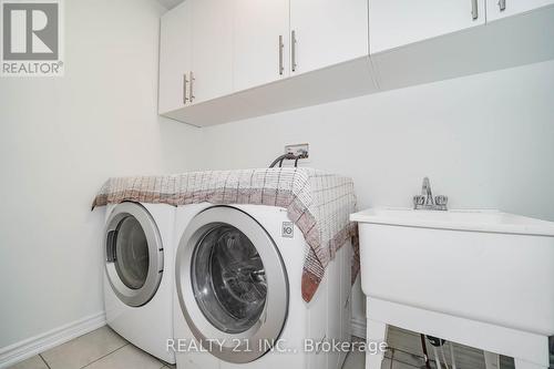 54 Tysonville Circle, Brampton, ON - Indoor Photo Showing Laundry Room